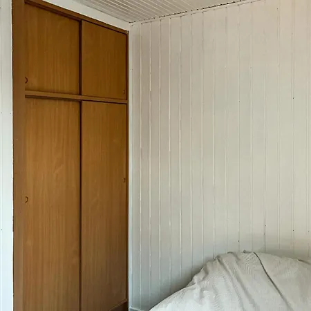 Vakantiehuis 1 Bedroom Beautiful In
